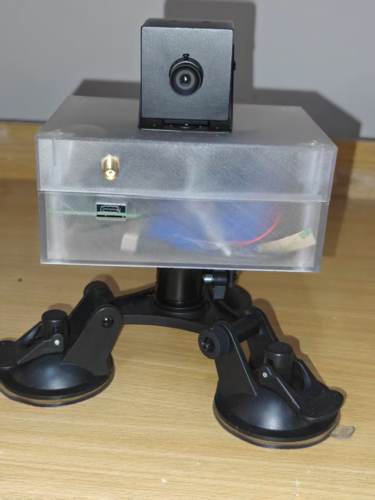 iRoadTech dashcam instrument with high-resolution camera and suction mount